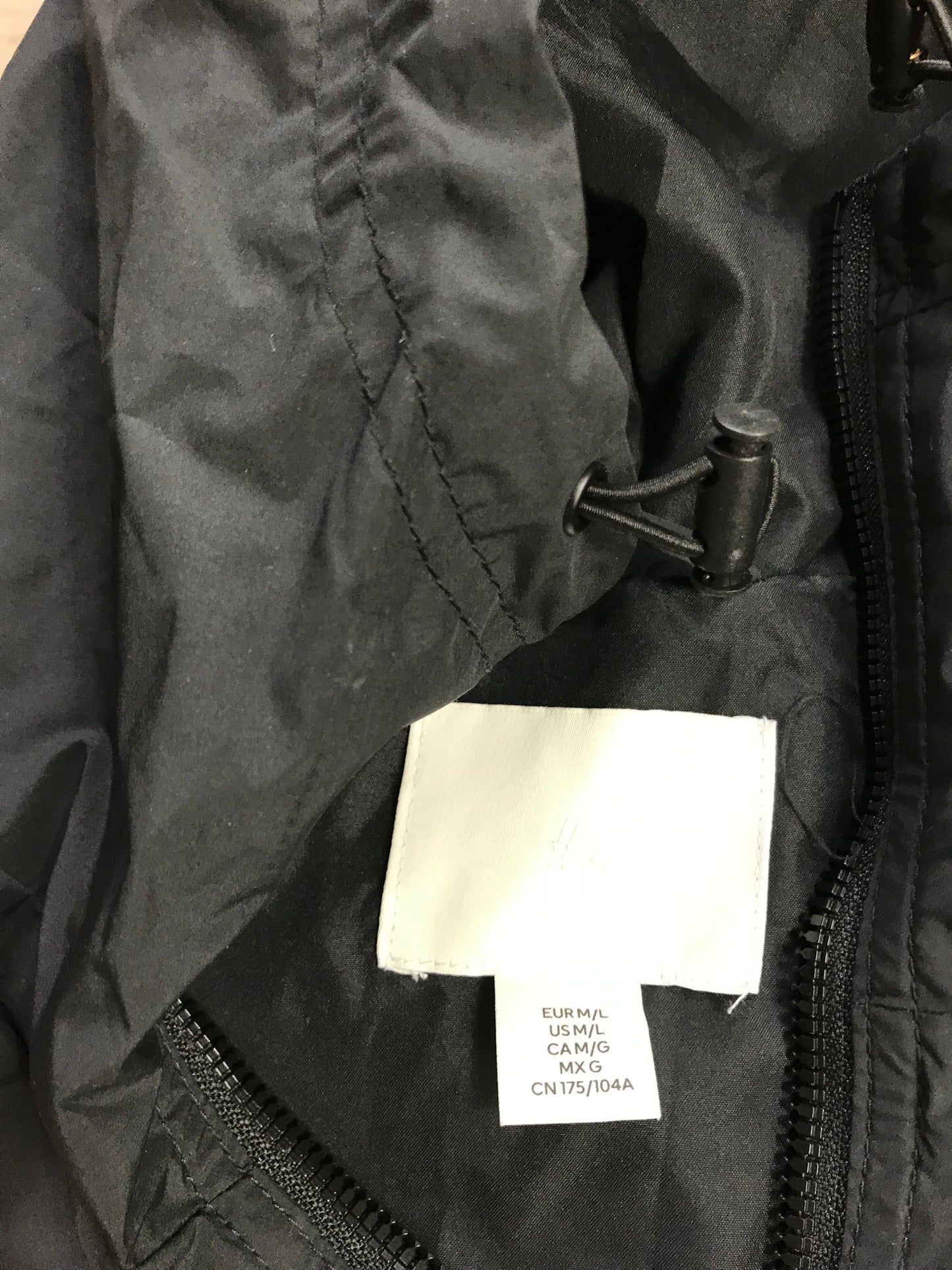 Sehr dünne Regenjacke