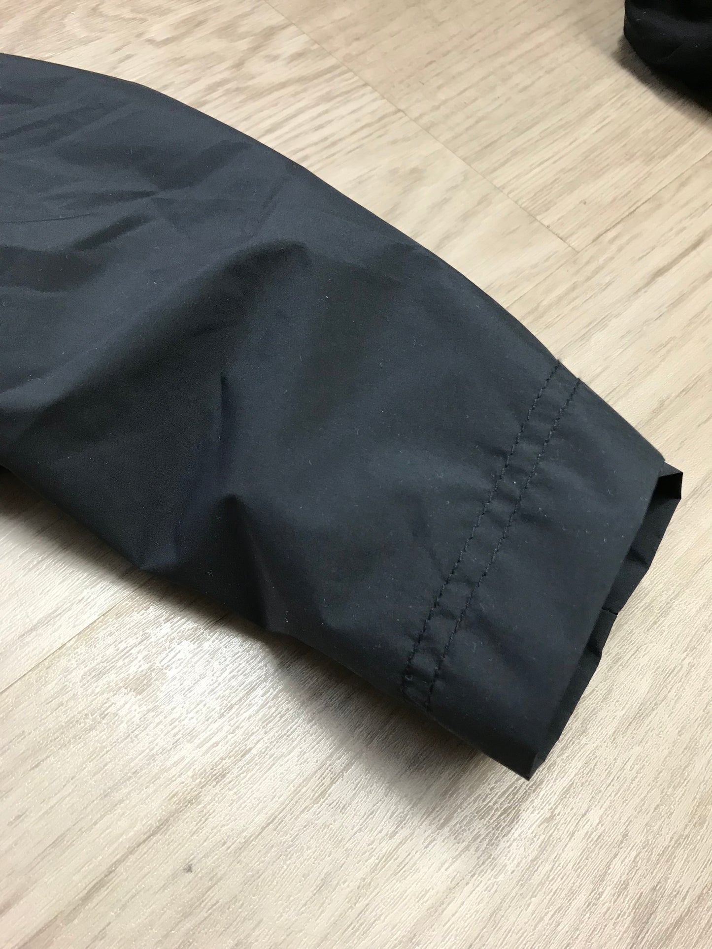 Sehr dünne Regenjacke