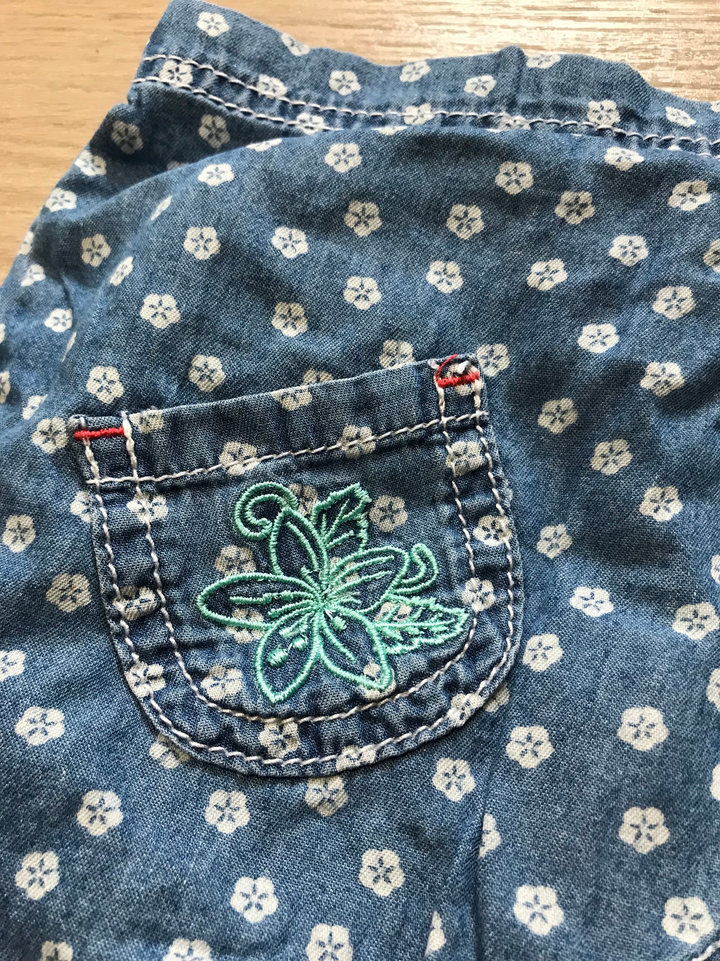 Kurze Hose sieht aus wie Rock