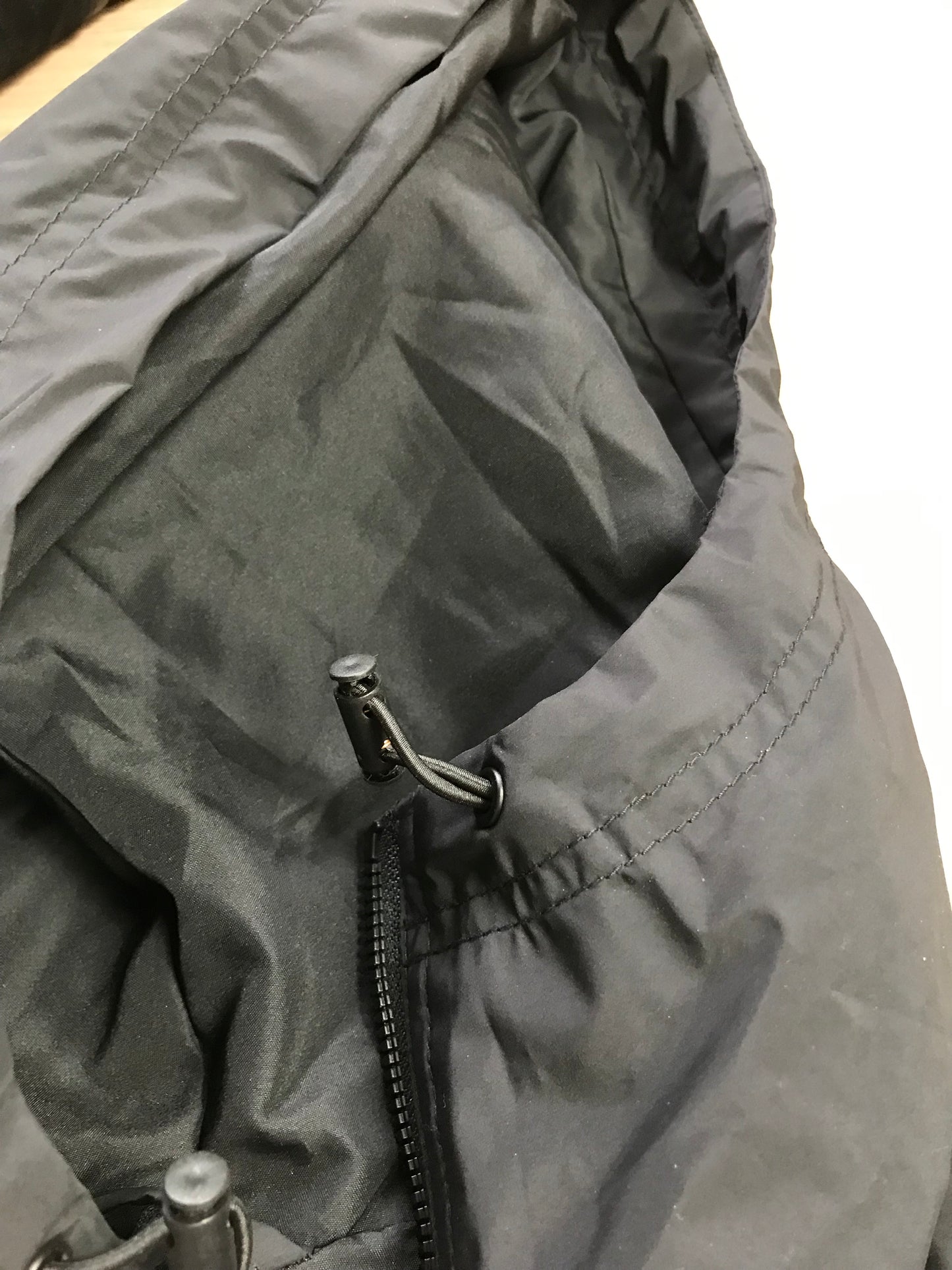 Sehr dünne Regenjacke