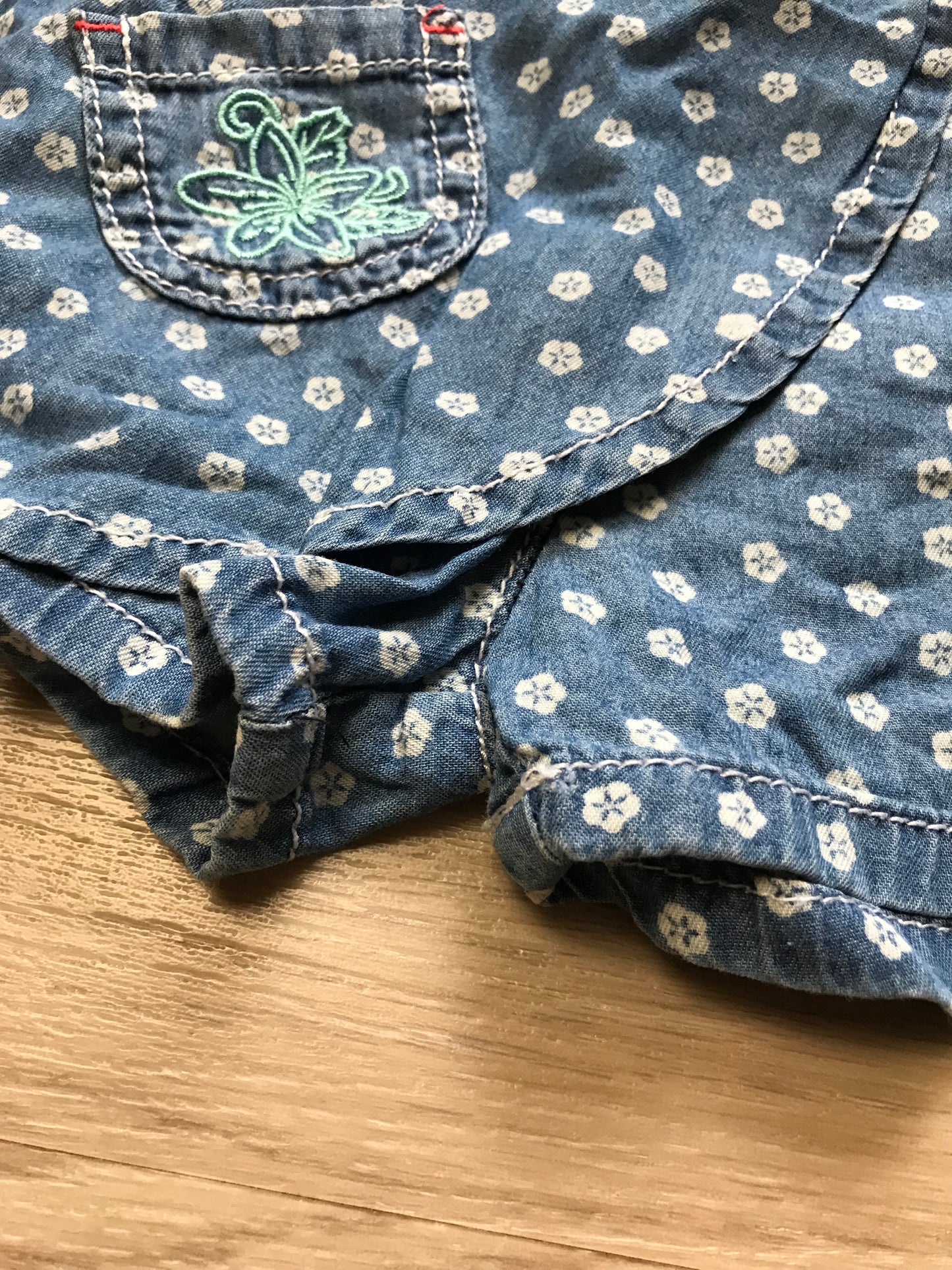 Kurze Hose sieht aus wie Rock