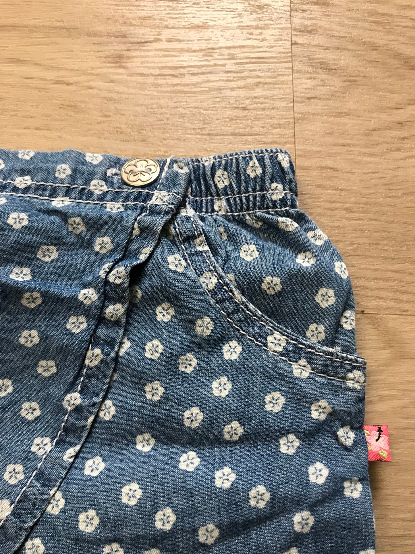 Kurze Hose sieht aus wie Rock