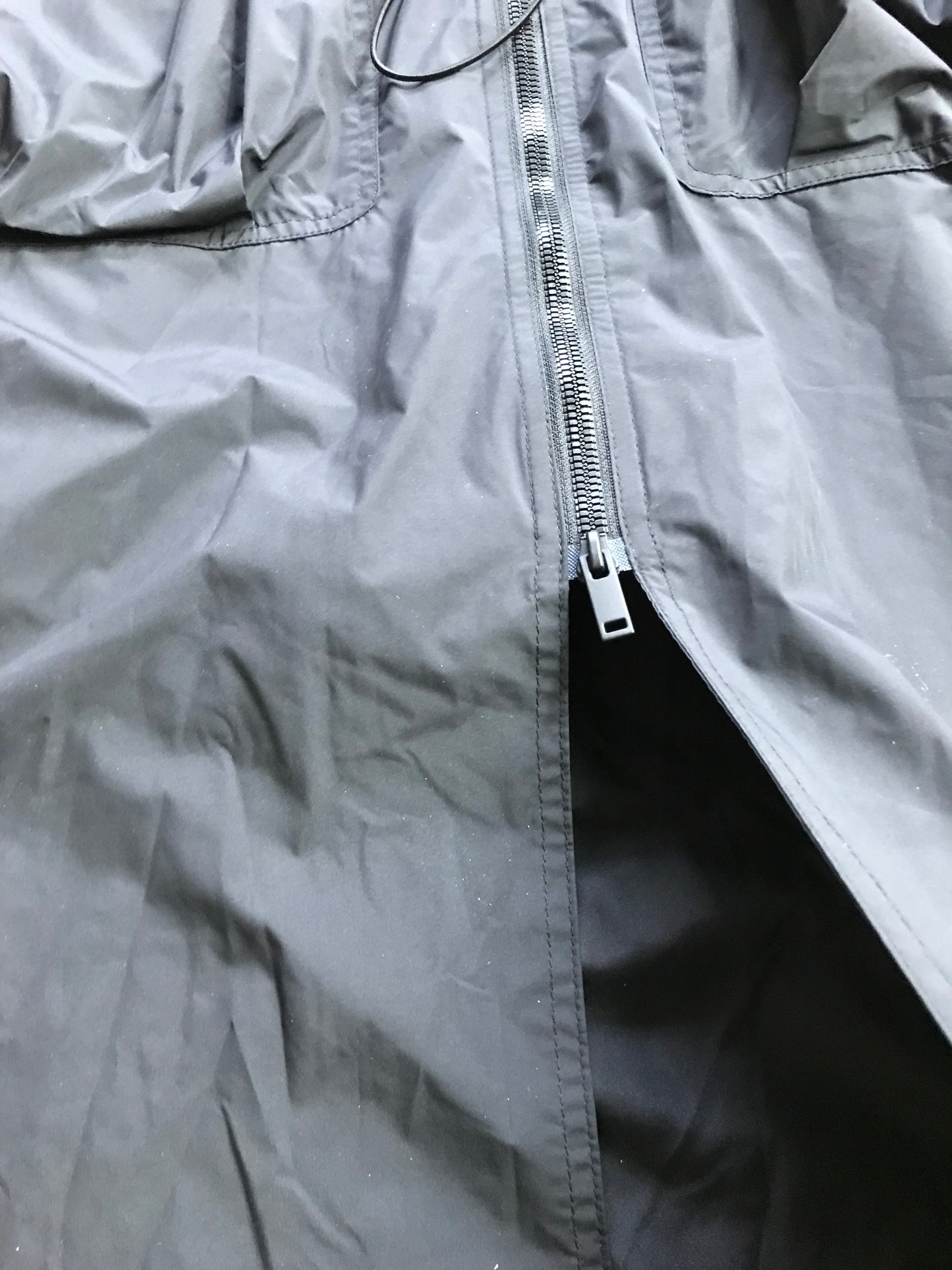 Sehr dünne Regenjacke