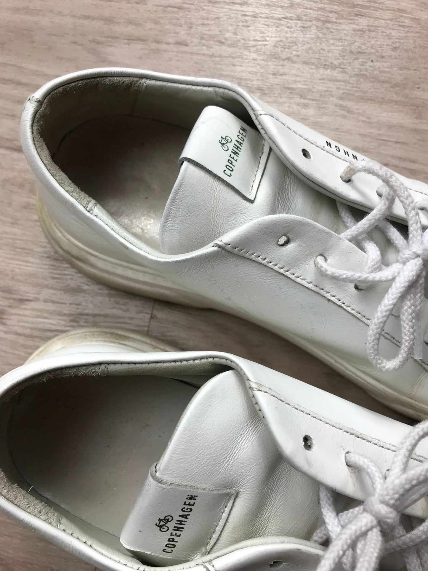 Sneaker
