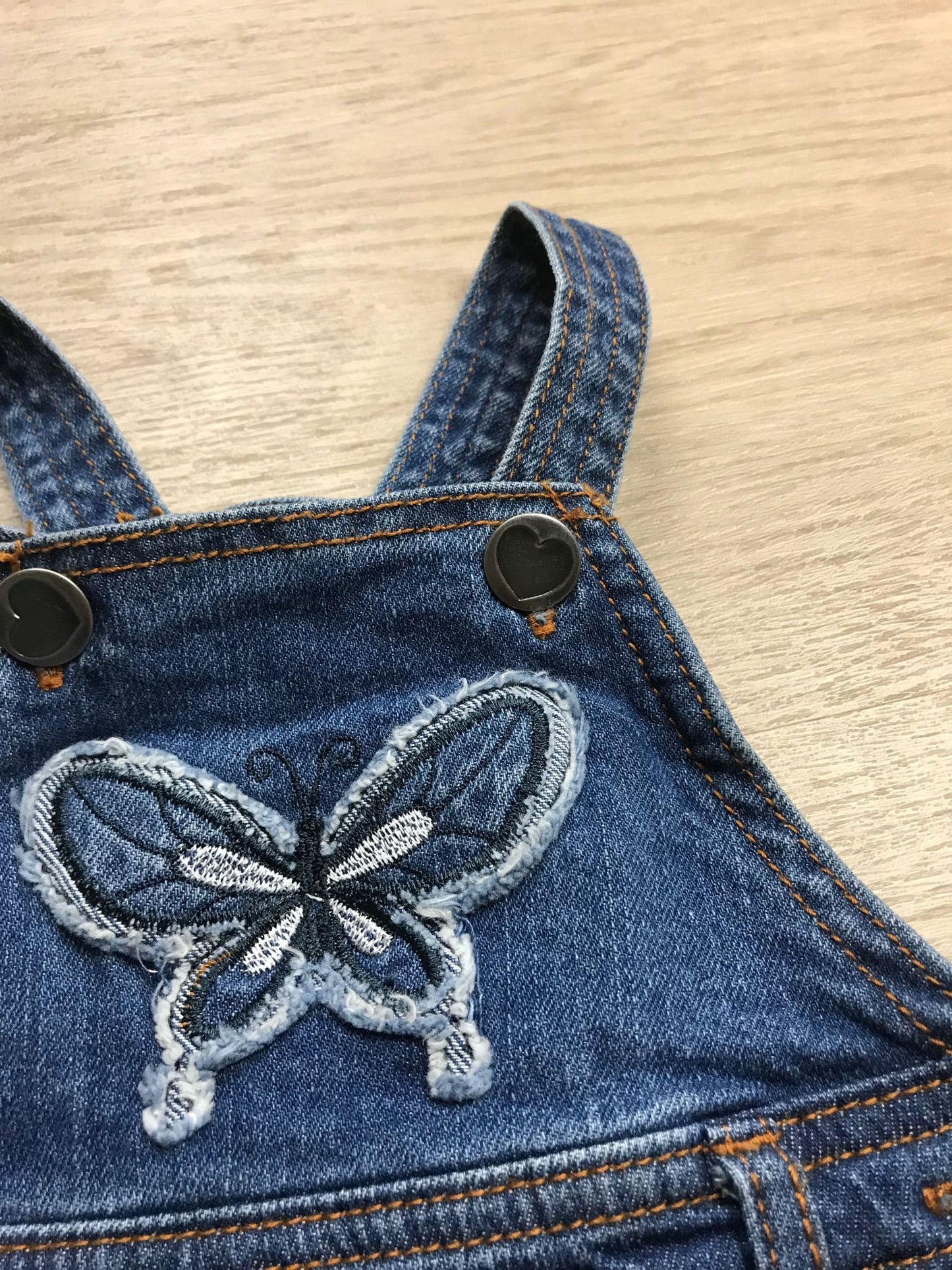 Jeans Latzkleid Schmetterling